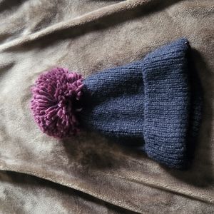 BLK N BURGUNDY beanie